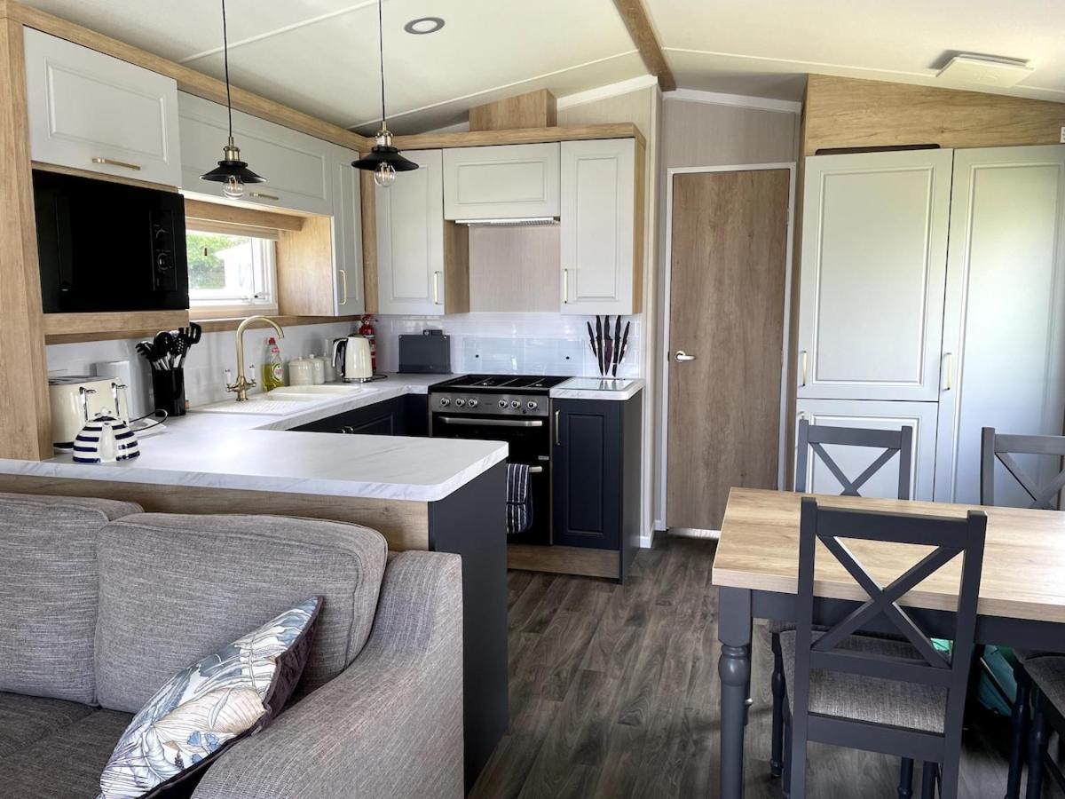 Luxury Caravan Cornwall Sleeps 4 Countryside View St Austell Exterior foto